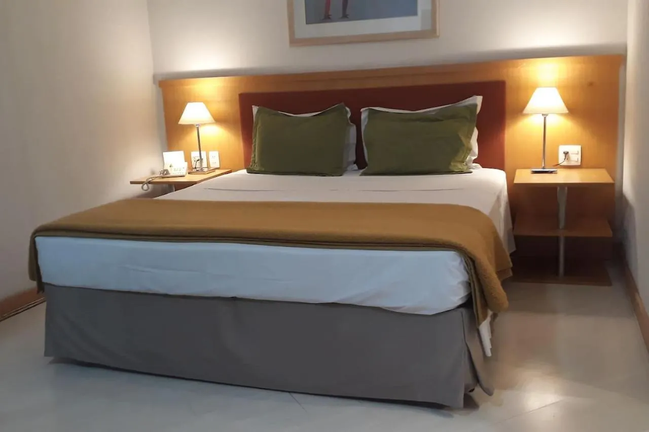 Flat com Sacada - Região Ibirapuera próximo vários Hospitais e UNIFESP São Paulo 0*,  Brasil