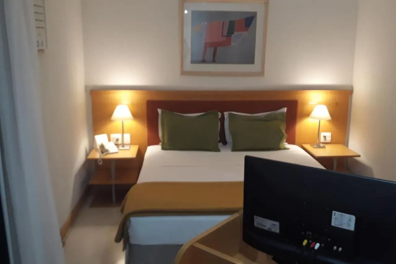 Apart-hotel Flat com Sacada - Região Ibirapuera próximo vários Hospitais e UNIFESP São Paulo Brasil